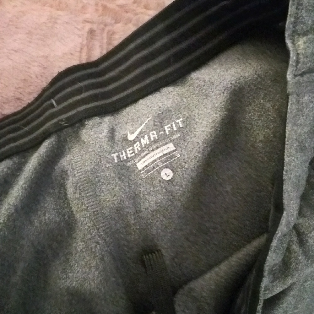 Grey Nike therma fit sweatpants